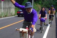 ���΂̌Ίݓ��H�𑖂�