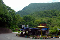 ���ւŐԏ铹�H�ɖ߂�