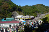 �������l���W�܂����R�R�E�t�@�[���̎��n��