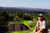 Xunantunich�G���E�J�X�e�B�[�������猩���낷Plaza A-1