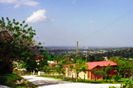 Cahal Pech�̋u����San Ignacio�̒��������낷