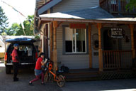 �z�X�e���ɖ߂�ړ�����