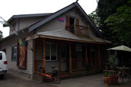 �z�X�e���ɖ߂��Ă���