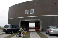 �J�̍��Ԃ�D���Ď����Z���^�[����ɂ���