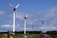 ���͔��d�̕��Ԃ��_��