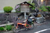 ������o�ď��J�̒��A�H�ɂ�