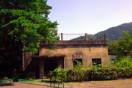 ���̋u�̏�̉w�ɂ͔p��