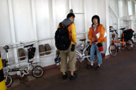 ���x�̓e�L�g�[�Ɏ��]�Ԃ�u��