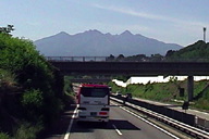 �����x�𐳖ʂɍ����o�X�͑���