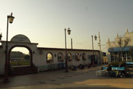 ���q�d�S���i�w�ɗ������