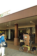 ���q�w�ɖ߂��Ă���