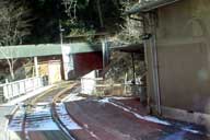 ���w�����ɐL�т�ݕ��p�H��