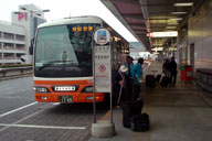 �o�X�͉J�̉H�c��`�ɓ���