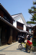 ���c���ꂽ�悤�ȌÂ��`��