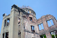 ���E��Y�ƂȂ��������h�[��