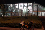 ����≮���Ŏ��]�Ԃ�g�ݗ��Ă�