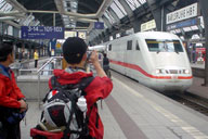 Karlsruhe�w�ŐV����ICE(Inter-City Express)�ɏ�芷����