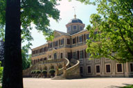 Schloss Favorite�͌��������h�����L��Ȓ낪������