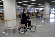 Frankfurt��`���ł��ړ��͎��]�Ԃ��֗�